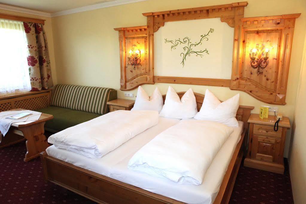 Hotel Sperlhof Уиндишгарстен Екстериор снимка