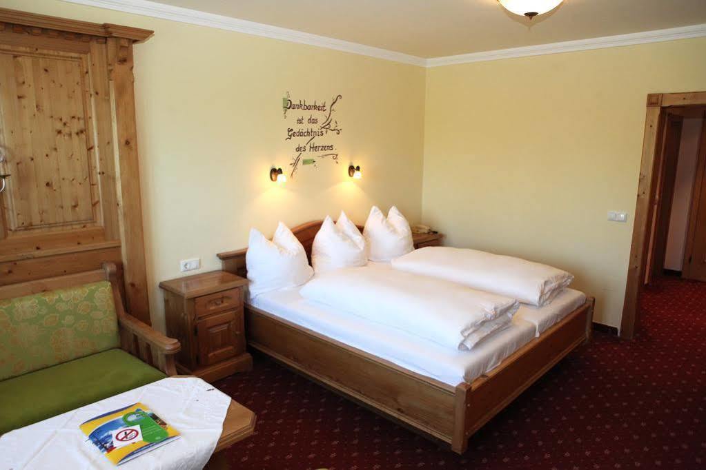 Hotel Sperlhof Уиндишгарстен Екстериор снимка